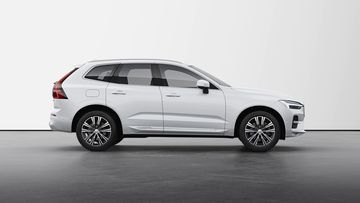 Thân xe Volvo XC60 2022 tiếp tục thể hiện phong cách thiết kế tinh tế theo phong cách Bắc Âu