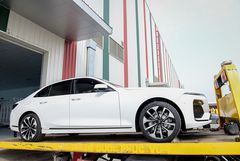 màn hình giải trí 8 inch kết nối Carplay & Android Auto.
