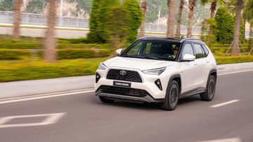 Toyota Yaris Cross 2024 vẫn giữ nguyên khả năng vận hành bền bỉ, xử lý linh hoạt và an toàn trên mọi loại địa hình nhờ vào nền tảng khung gầm toàn cầu DNGA