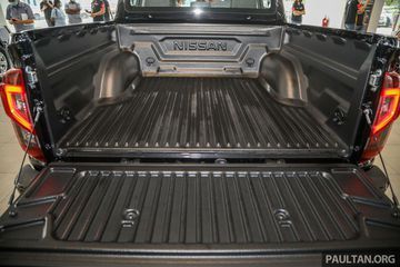 Nissan Navara 2021 có khả năng chở hàng lên đến 950kg.