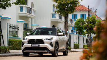 Phần đầu xe của Toyota Yaris Cross 2024 mang lại cảm giác mạnh mẽ và ấn tượng.