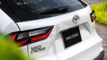 Phần đuôi xe của Toyota Yaris Cross 2024 cũng rất ấn tượng với bộ đèn hậu Full-LED hiện đại và liền mạch.