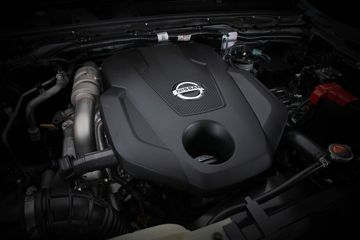 Về sức mạnh, xe trang bị động cơ Diesel 4 xi lanh tăng áp dung tích 2.5L cho khả năng tăng tốc vượt trội, với công suất 190Ps tại 6.000 vòng/phút và mô men xoắn 450 Nm tại 2.000 vòng/phút.