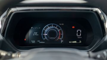 Toyota Yaris Cross 2024 cũng được trang bị bảng đồng hồ kỹ thuật số với màn hình TFT 7 inch