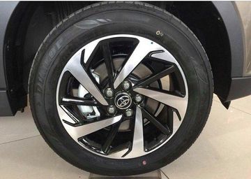 Toyota Rush 2021 vẫn trang bị bộ la-zăng hợp kim 2 tông màu kích thước 17 inch.