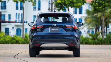 Phần Đuôi xe của Toyota Yaris Cross 2024 cũng phản ánh sự trẻ trung và năng động.