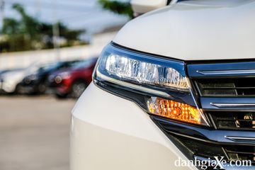 Toyota Rush 2021 vẫn được trang bị đèn pha LED sắc nét