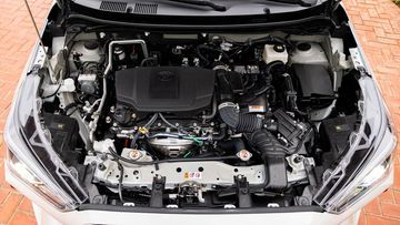 Toyota Yaris Cross 2024 cũng được trang bị hai tùy chọn động cơ, bao gồm cả động cơ hybrid hiện đại
