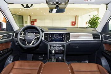 Volkswagen Teramont 2023 cung cấp không gian nội thất rộng rãi và tiện nghi cho khách hàng.