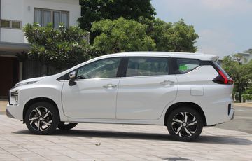 Thân xe Mitsubishi Xpander AT Premium 2023 trông cân đối và mạnh mẽ hơn