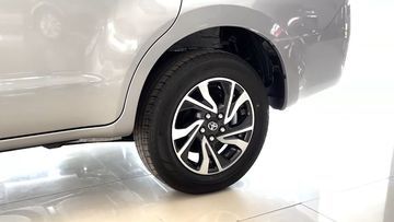 Các phiên bản khác bao gồm cả Innova G 2023 với mâm 16 inch và lốp 205/65R16