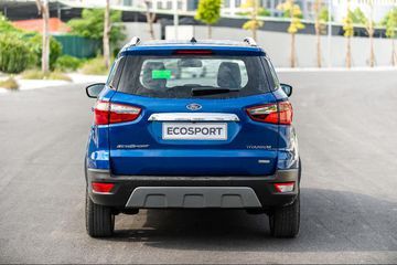 EcoSport vẫn tiếp tục phong cách thiết kế đơn giản ở phần đuôi xe