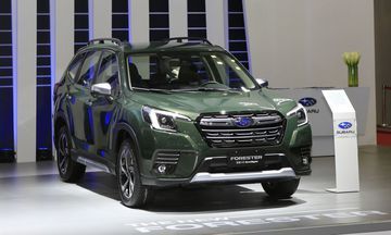 Subaru Forester 2023 tại Việt Nam là phiên bản nâng cấp giữa chu kỳ sản xuất của thế hệ thứ năm, ra mắt tại Triển Lãm Ô Tô Việt Nam (VMS) 2022