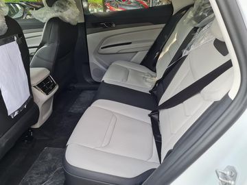 Phần sau của Ford Territory 2024 mở rộng đủ cho ba người lớn