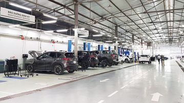 Khu vực dịch vụ rộng lớn với hơn 70 phòng sửa chữa và chức năng