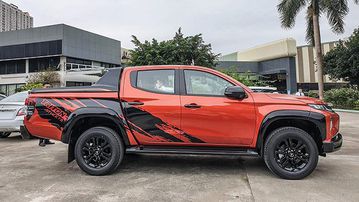 Thân xe Mitsubishi Triton Athlete thon gọn và thanh thoát, với thiết kế J Line