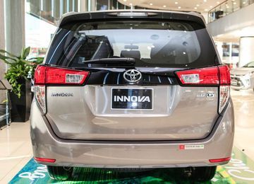 Phần đuôi của Toyota Innova 2023 được thiết kế đơn giản để tăng tính thực dụng