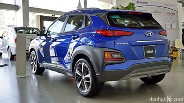 Phần đuôi của Hyundai Kona 2022 tạo nên tổng thể cơ bắp cho dòng xe này