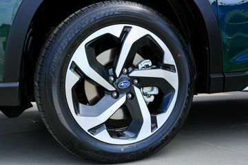 Subaru Forester 2023 trang bị bộ mâm 17 - 18 inch phong cách với phần phay 2 tone màu bắt mắt