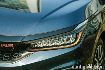 Honda City 2022 trang bị đèn pha full LED với các bóng thuỷ tinh nhỏ bên trong tạo nên vẻ đẹp lôi cuốn