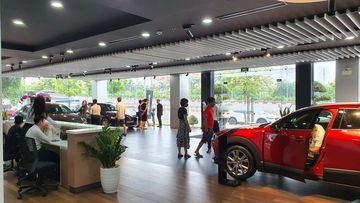 Góc nhìn gần của showroom Mazda Long Biên