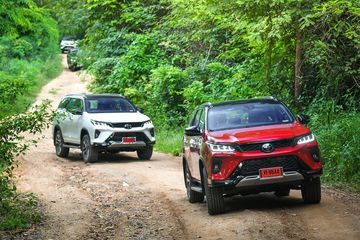 Toyota Fortuner 2023 phiên bản Legender 2.8AT 4x4 mang lại khả năng vận hành linh hoạt, mượt mà, và hoạt động tốt trên địa hình offroad