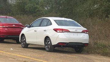 Phần ốp cản sau của Toyota Vios 2023 được sơn màu đen