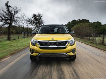 Mặt ca lăng của KIA Seltos 2022 mang phong cách mũi hổ Tiger Nose đặc trưng