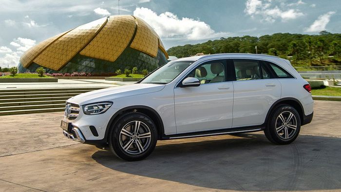 hình ảnh mercedes glc 200.jpg