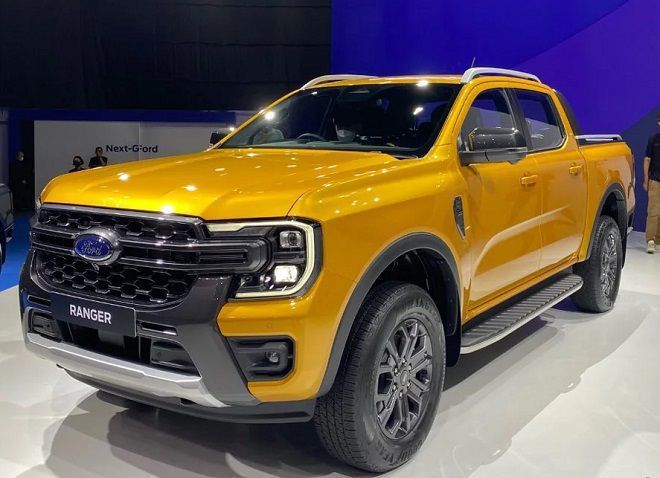 Ford Ranger mang vẻ ngoài mạnh mẽ, thực dụng, theo đuổi phong cách bán tải Mỹ.