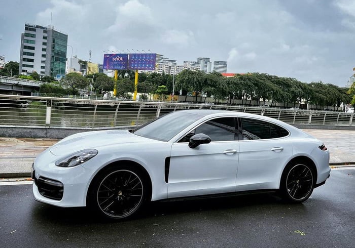 porsche panamera.jpg