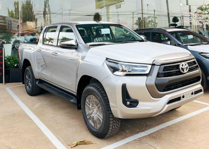 hinh-toyota-hilux-1.jpg