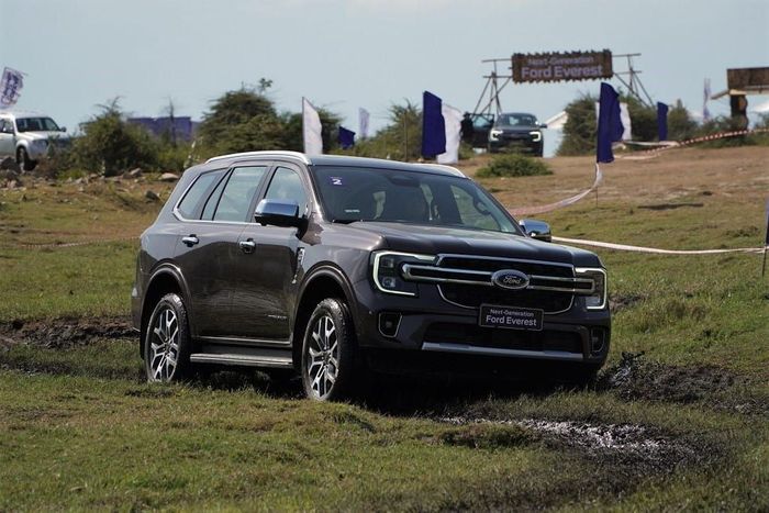 Ford Everest 2023 thế hệ mới vừa ra mắt tại Việt Nam