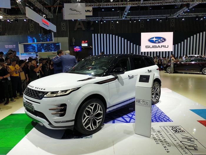 land rover evoque.jpg