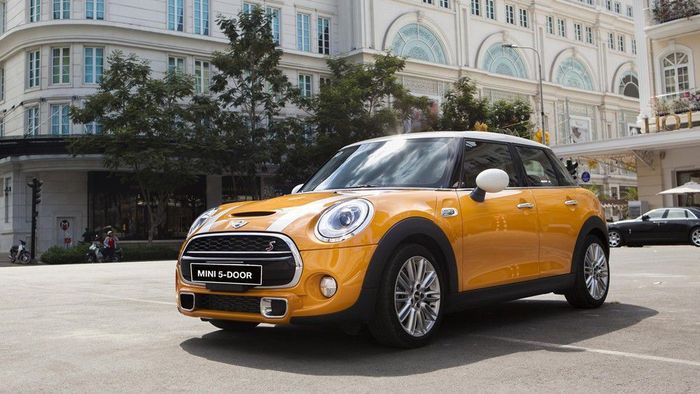 mini cooper 5 cửa.jpg