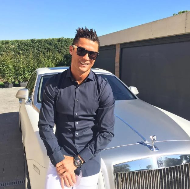 'Chốt đơn' sang Ả Rập, Ronaldo có thể mua những gì với mức lương không tưởng hơn 5.000 tỷ/năm? - Ảnh 2.