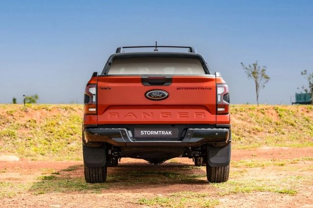 Ford Ranger Stormtrak đã được xác nhận sẽ ra mắt tại Việt Nam: Mạnh mẽ hơn Wildtrak, tạo thêm áp lực lên Triton Athlete - Hình ảnh 5.