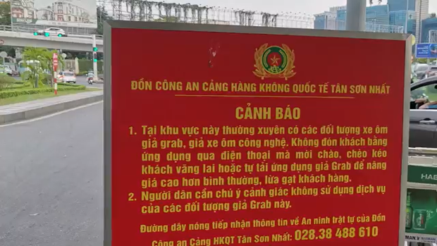 Chứng kiến trực tiếp việc móc túi hành khách ngay tại sân bay Tân Sơn Nhất từ đội ngũ xe công nghệ và taxi dù - Hình ảnh 1.