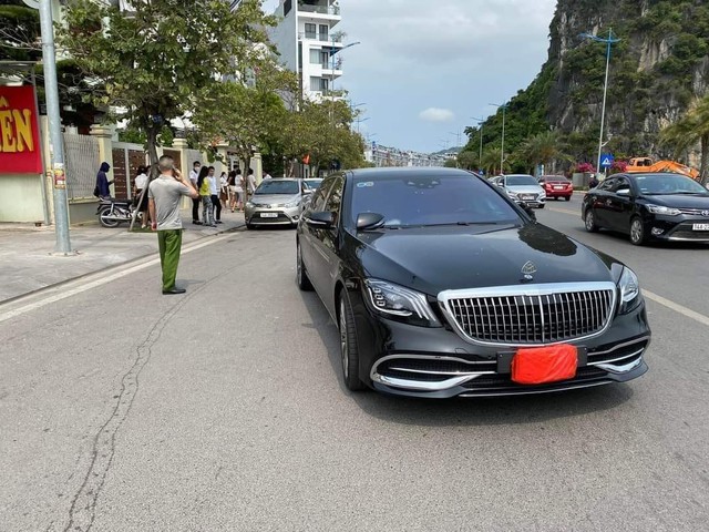 Chiếc Mercedes-Maybach S 450 có giá gần 7,5 tỷ đồng bị hỏng nặng phần sườn sau sau khi va chạm với Mitsubishi Attrage tại Quảng Ninh, khiến cộng đồng mạng phát ngôn: Bán cả xe vẫn chưa đủ để bù đắp thiệt hại - Ảnh 3.