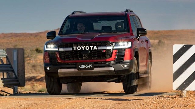 Toyota Land Cruiser 2022 có thể tái sử dụng động cơ V8 một cách đặc biệt mà không ai ngờ đến.