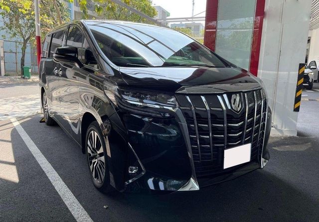 Một nhà đầu tư đã chi hơn 4 tỷ mua Toyota Alphard rồi bán sau 2.000km dù đã mất công độ cả bầu trời sao như Rolls-Royce - Ảnh 2.