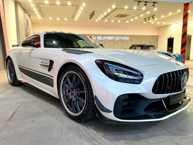 Xe Mercedes-AMG GT R Pro màu trắng độc nhất tại Việt Nam, giống hệt chiếc Minh Nhựa trước đây đã gây chú ý - Ảnh 3.