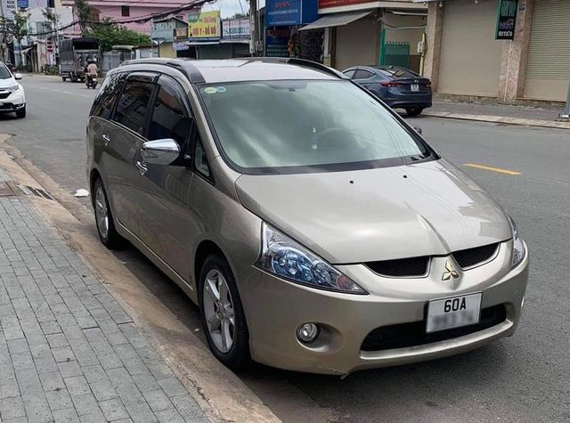 Vượt cột mốc 100.000km, huyền thoại bị lãng quên Mitsubishi Grandis được bán với giá chỉ hơn 300 triệu đồng - Ảnh 5.