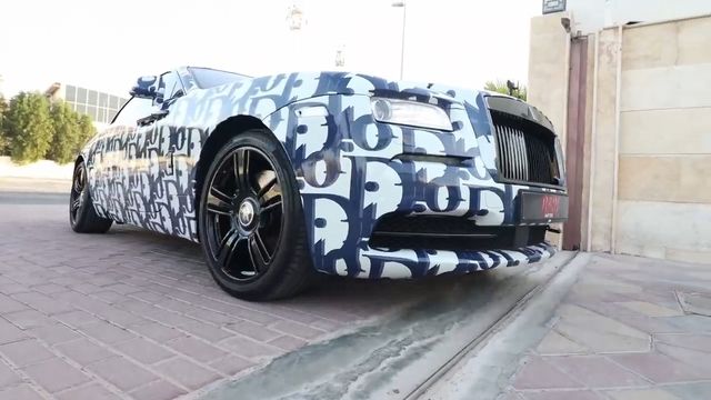 Bộ sưu tập siêu xe của thiếu gia giàu nhất Dubai: Toàn bộ là Rolls-Royce và được trang trí bởi decal của Supreme, LV - Ảnh 4.