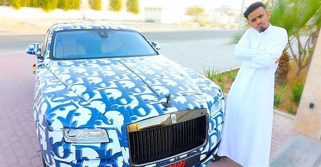 Bộ sưu tập siêu xe của thiếu gia giàu nhất Dubai: Toàn bộ là Rolls-Royce và được trang trí bởi decal của Supreme, LV - Ảnh 3.