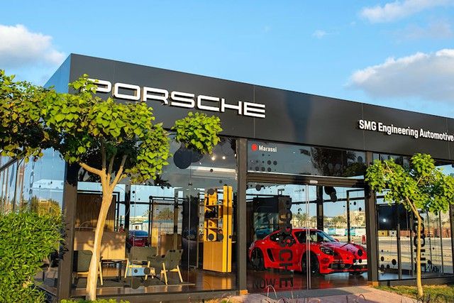 Porsche mở rộng hình thức showroom mới, cho phép mọi người, kể cả những người không có khả năng tài chính, dễ dàng đến tham quan các mẫu xe như Taycan, Cayenne và 911 - Ảnh 1.