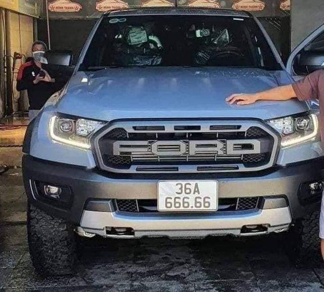 Làn sóng tin đồn về Ford Ranger Raptor đeo biển số 666.66 giả mạo gây hoang mang trong cộng đồng mạng, khi phát hiện thêm 2 'dân chơi' Thanh Hóa khác cũng sở hữu biển số tương tự.