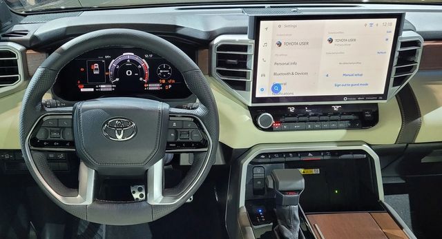 Khám phá màn hình trên Toyota Tundra 2022: Sang trọng và lớn lạ, hiện đại như Lexus, tích hợp trợ lý ảo Hey Toyota - Ảnh 2.