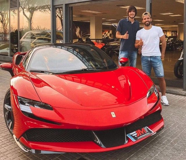 Tân binh của Barcelona đã mua chiếc Ferrari SF90 Stradale với giá gần 22 tỷ đồng, làm phong phú thêm bộ sưu tập siêu xe đắt tiền.