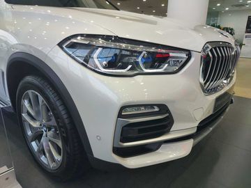 BMW X5 2024 xLine trang bị hệ thống đèn Adaptive LED thông minh